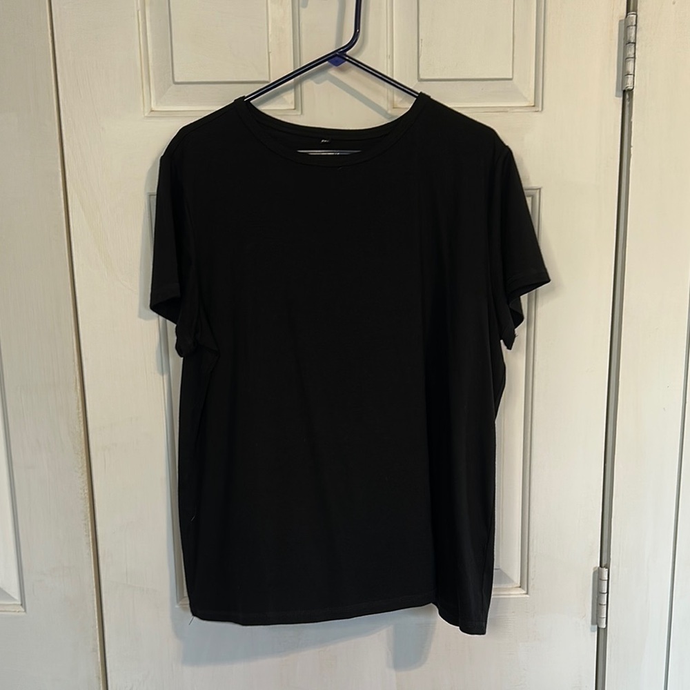 Women’s 2x Black tshirt